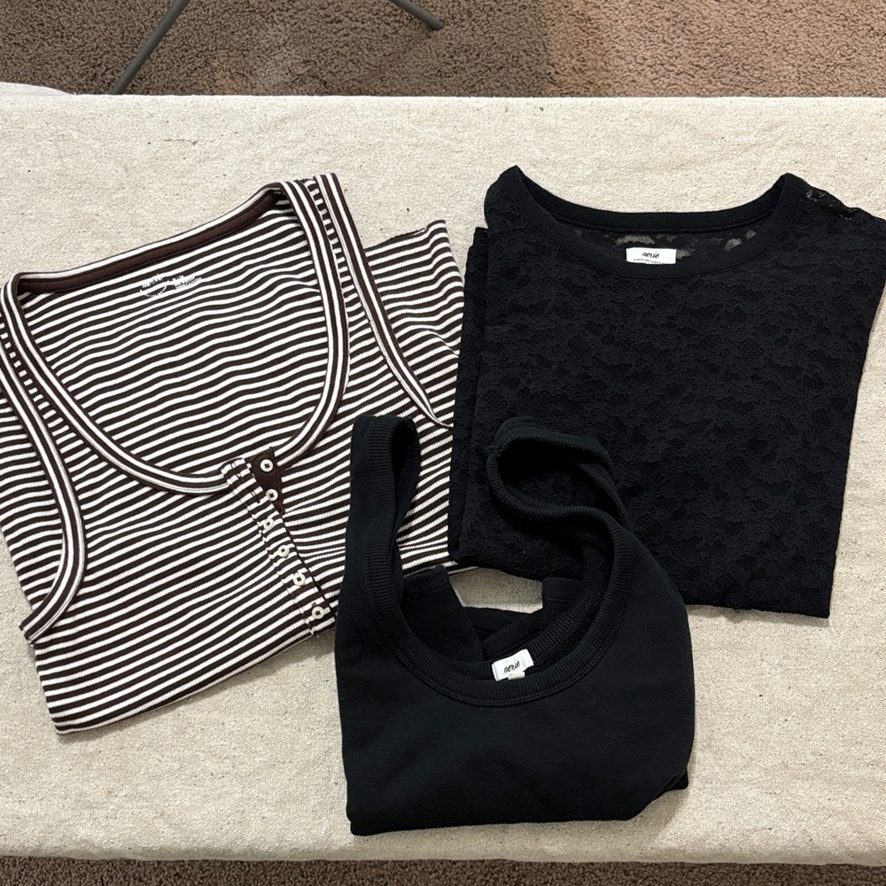 Aerie tanks and lace top size XL